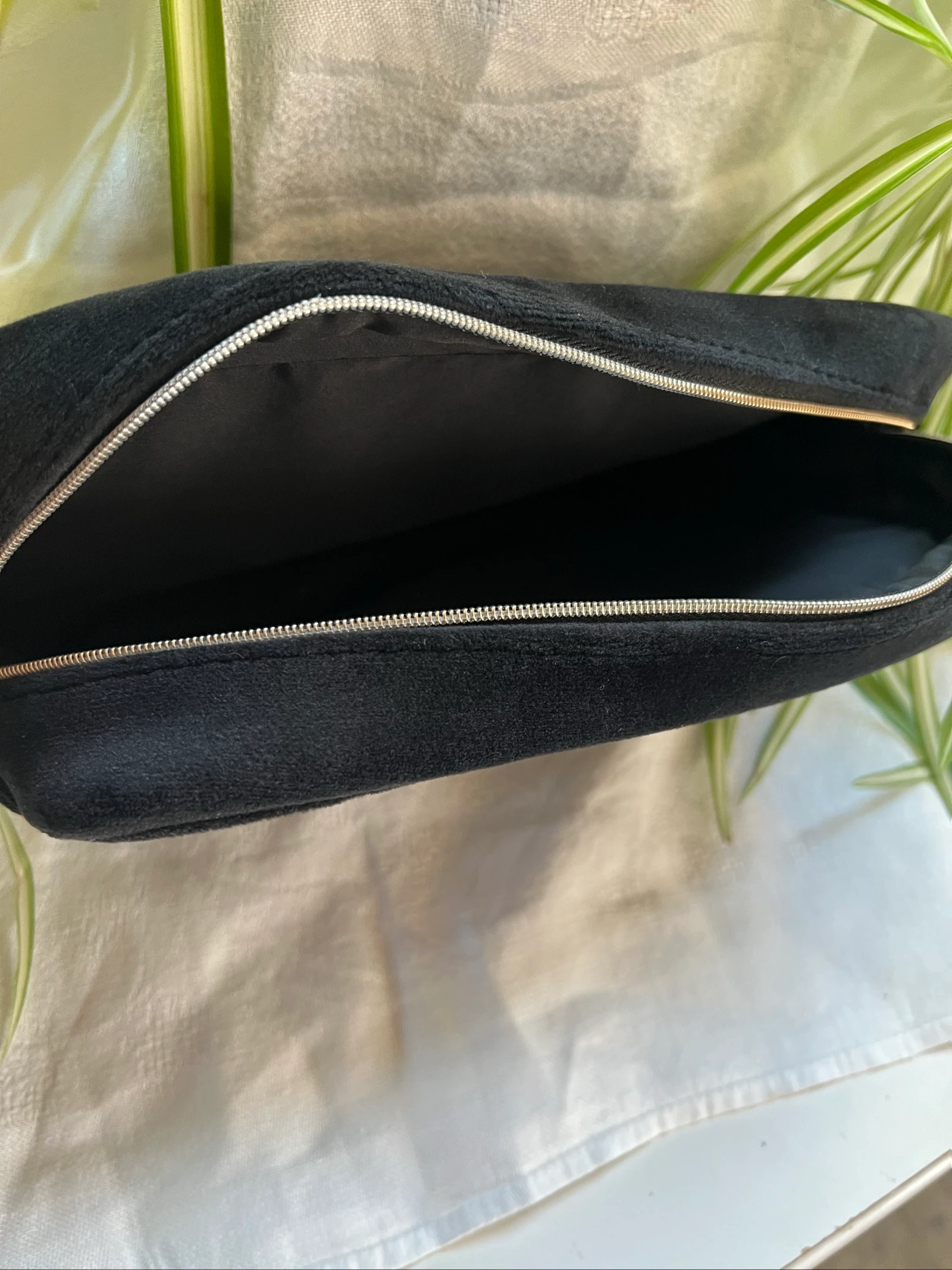 Chanel trousse de toilette en velours neuve – photo 13